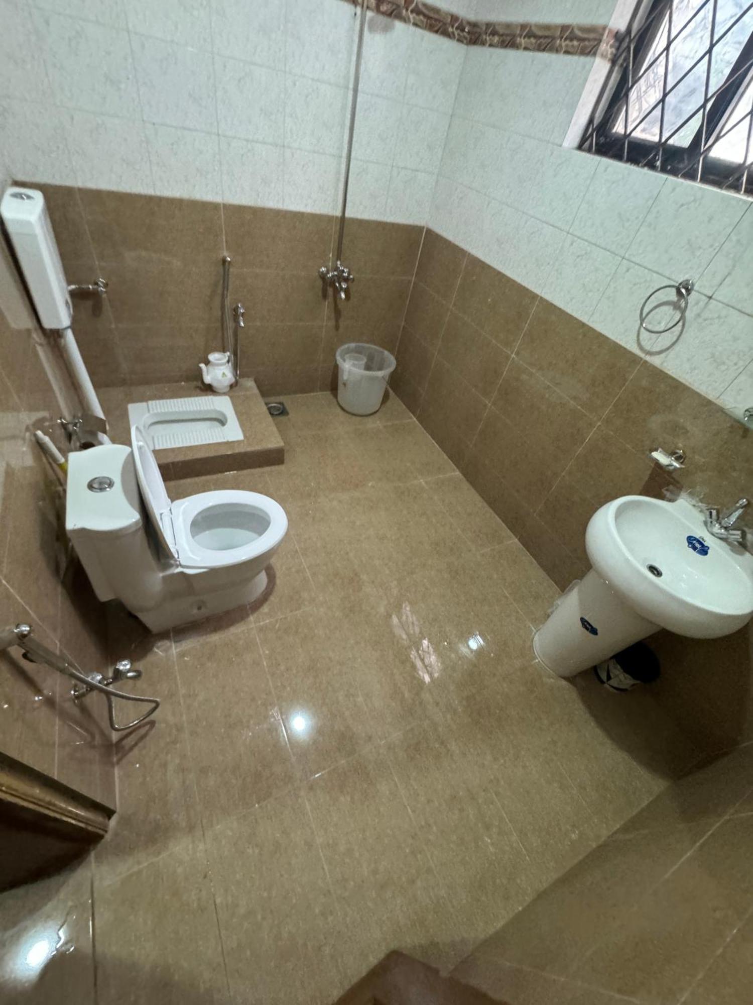 Royal Executive Inn Guest House Islamabad Exterior photo